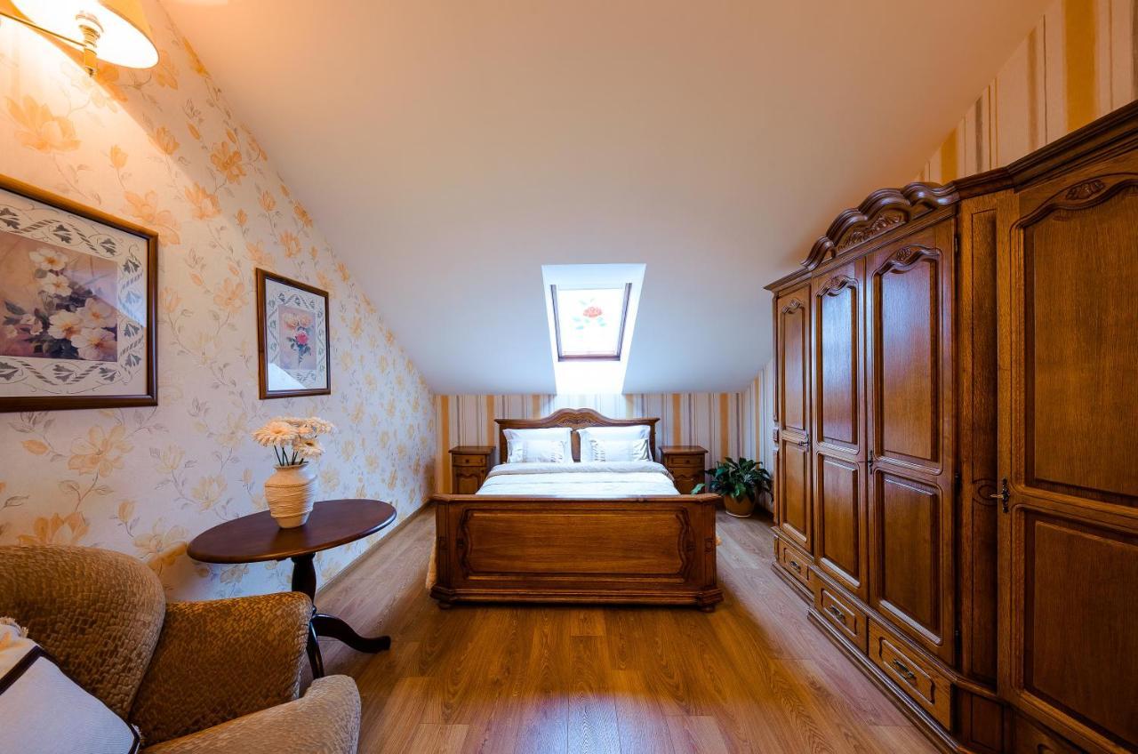 Boutique Apart-Hotel Sherborne เคียฟ ภายนอก รูปภาพ